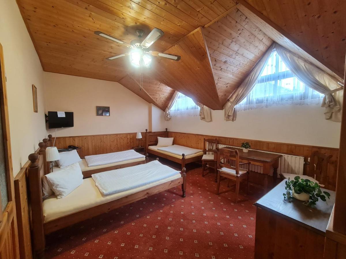 Garni Hotel Asas*** Мост Екстер'єр фото