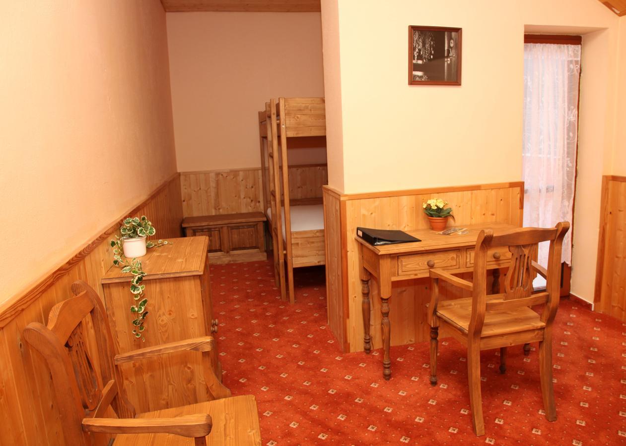 Garni Hotel Asas*** Мост Екстер'єр фото